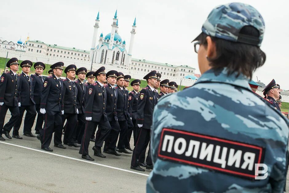 Полиция казани фото Выставка оружия, марш четвероногих полицейских, десант авиаотряда и байкер-шоу: 