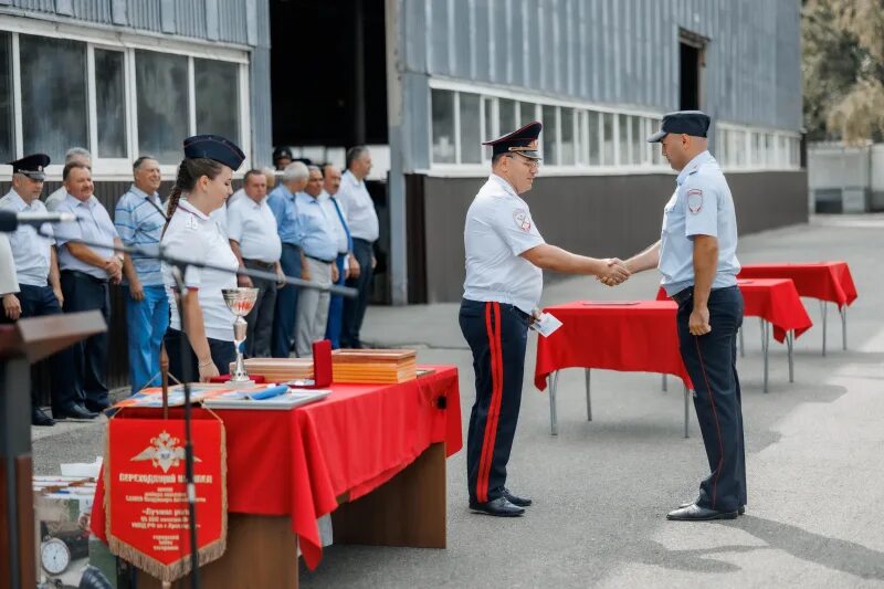 Полиция краснодар фото Сотрудники патрульно-постовой службы краснодарской полиции отмечают профессионал