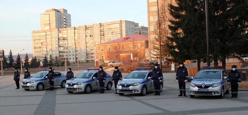 Полиция красноярск фото Начальник краевой полиции Александр Речицкий провел смотр сил и средств, заступа