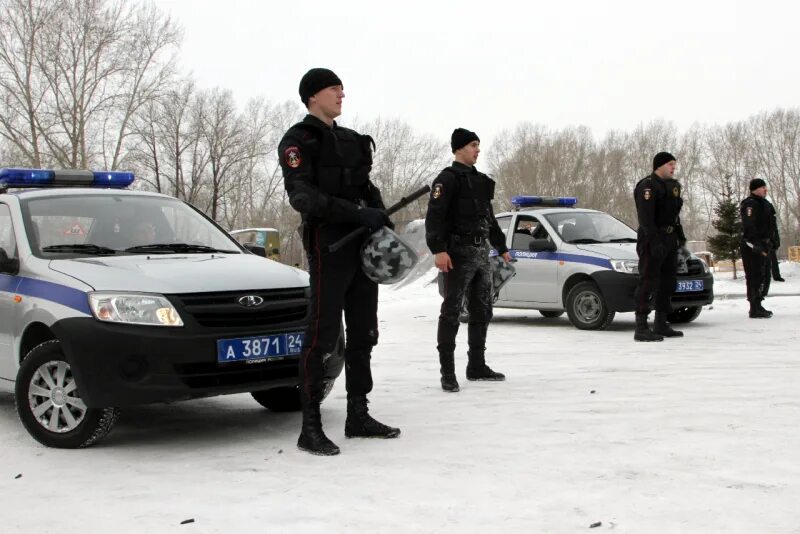 Полиция красноярск фото В Красноярске полицейские показали мастерство рукопашного боя и технику десантир