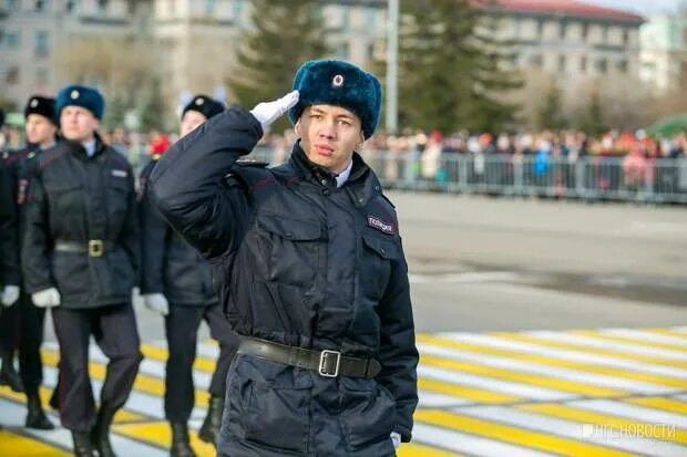 Полиция красноярск фото Как прошёл первый масштабный парад красноярской полиции в 20 кадрах - НГС - Крас