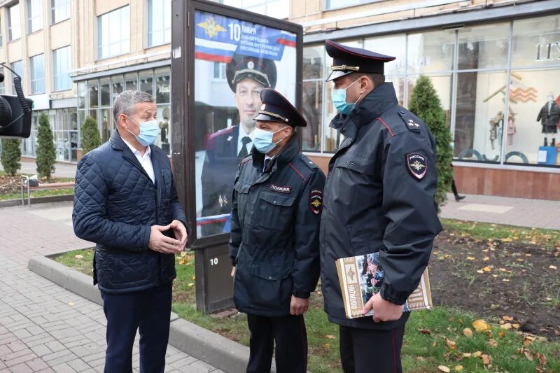 Полиция курск фото В Курске открыта аллея почета сотрудников полиции