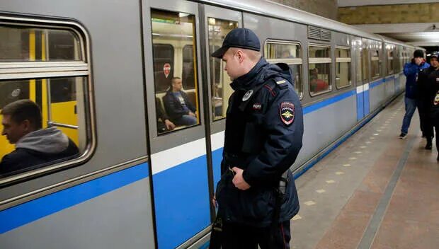 Полиция метро фото В московском метро полицейский получил ножом в грудь - Обсуждение статьи