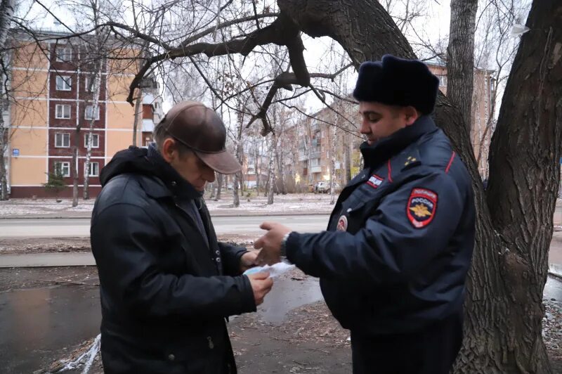 Полиция новосибирск фото В Новосибирске полицейские провели профилактическое мероприятие "Улица"