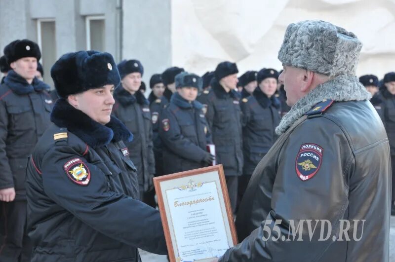 Полиция омска фото У памятника "Солдатам правопорядка посвящается" 138 полицейских в торжественной 