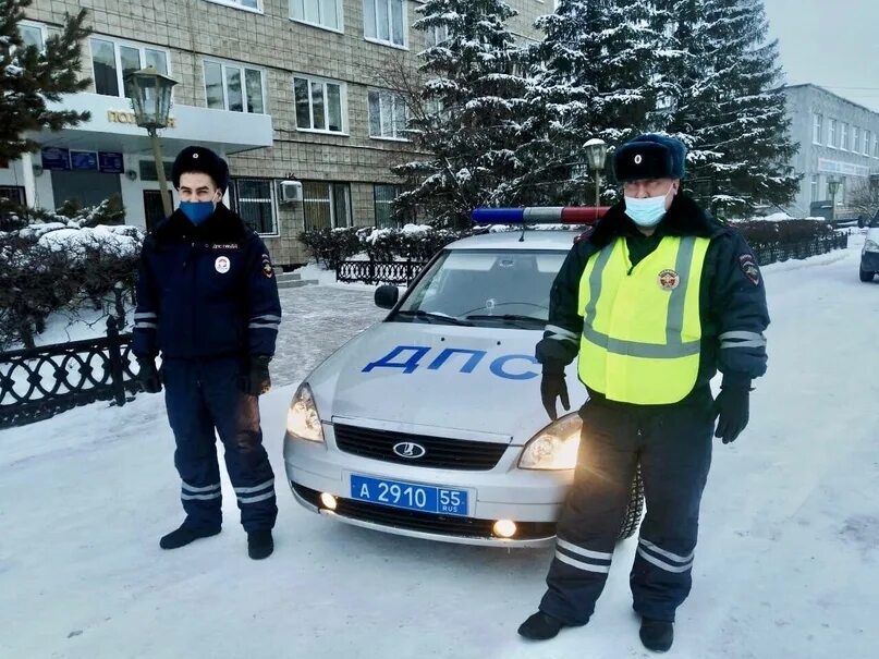 Полиция омска фото Омские полицейские вернули хозяйке потерянные деньги и документы. Перед новым го