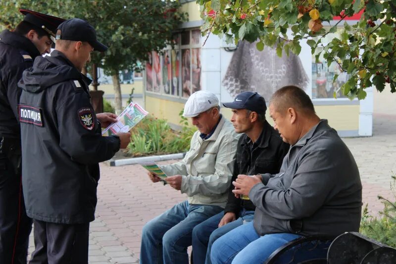 Полиция оренбург фото На железнодорожном вокзале Оренбурга полицейские напомнили гражданам о действиях