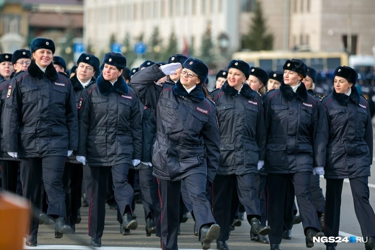 Полиция российской федерации фото Жительница Твери поблагодарила полицейских за поиск преступника - МК Тверь