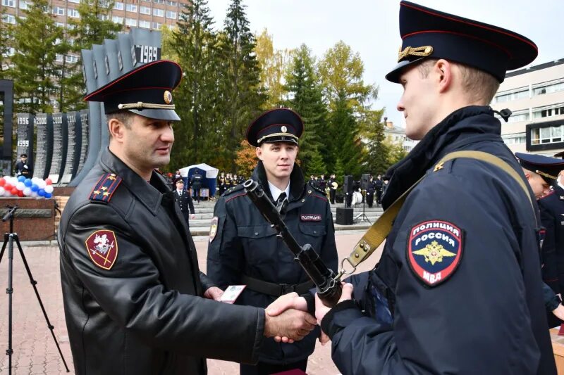 Полиция российской федерации фото Торжественное мероприятие УрЮИ МВД России, посвященное принятию Присяги сотрудни