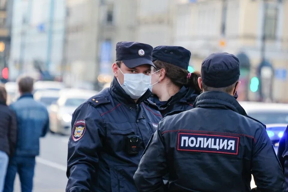 Полиция санкт петербург фото Двое парней избили инспекторов ГИБДД в Санкт-Петербурге - KP.RU