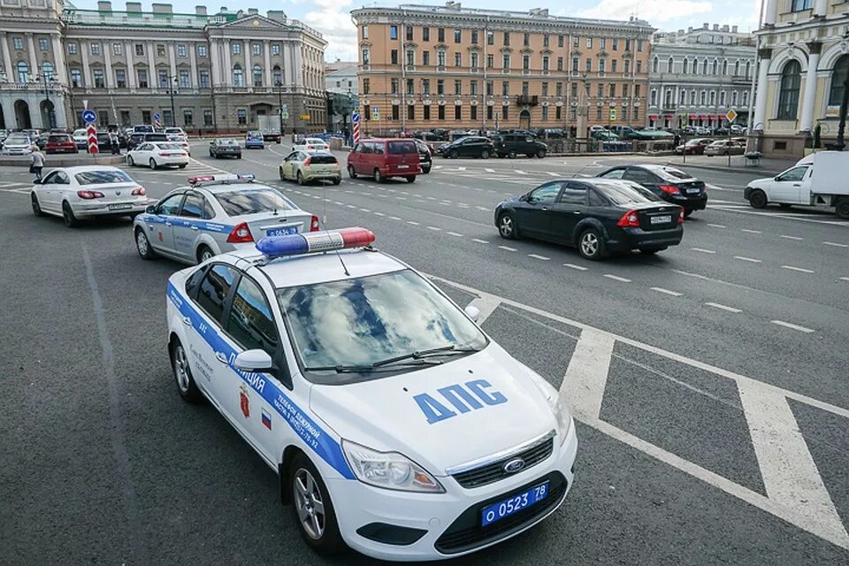 Полиция санкт петербург фото The dashing pursuit of police of yellow "Golf" in Saint Petersburg got on video 