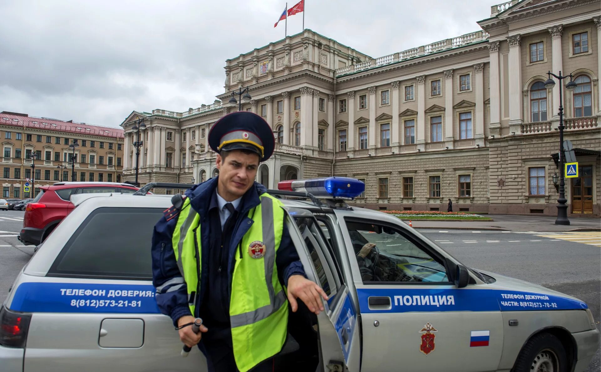 Полиция санкт петербург фото Адвокат заявил о явке с повинной подозреваемого в убийстве в Петербурге - РБК