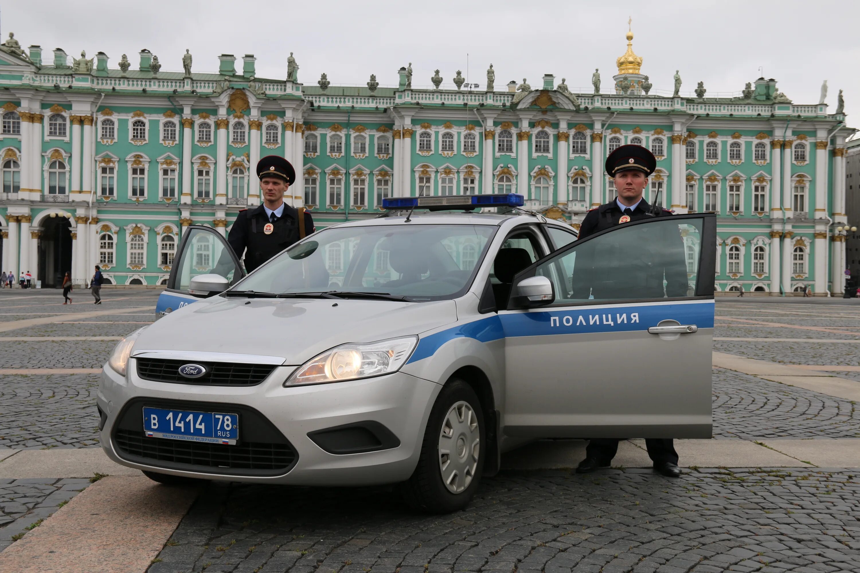 Полиция санкт петербург фото В Санкт-Петербурге сотрудники Росгвардии своевременно ликвидировали возгорание в