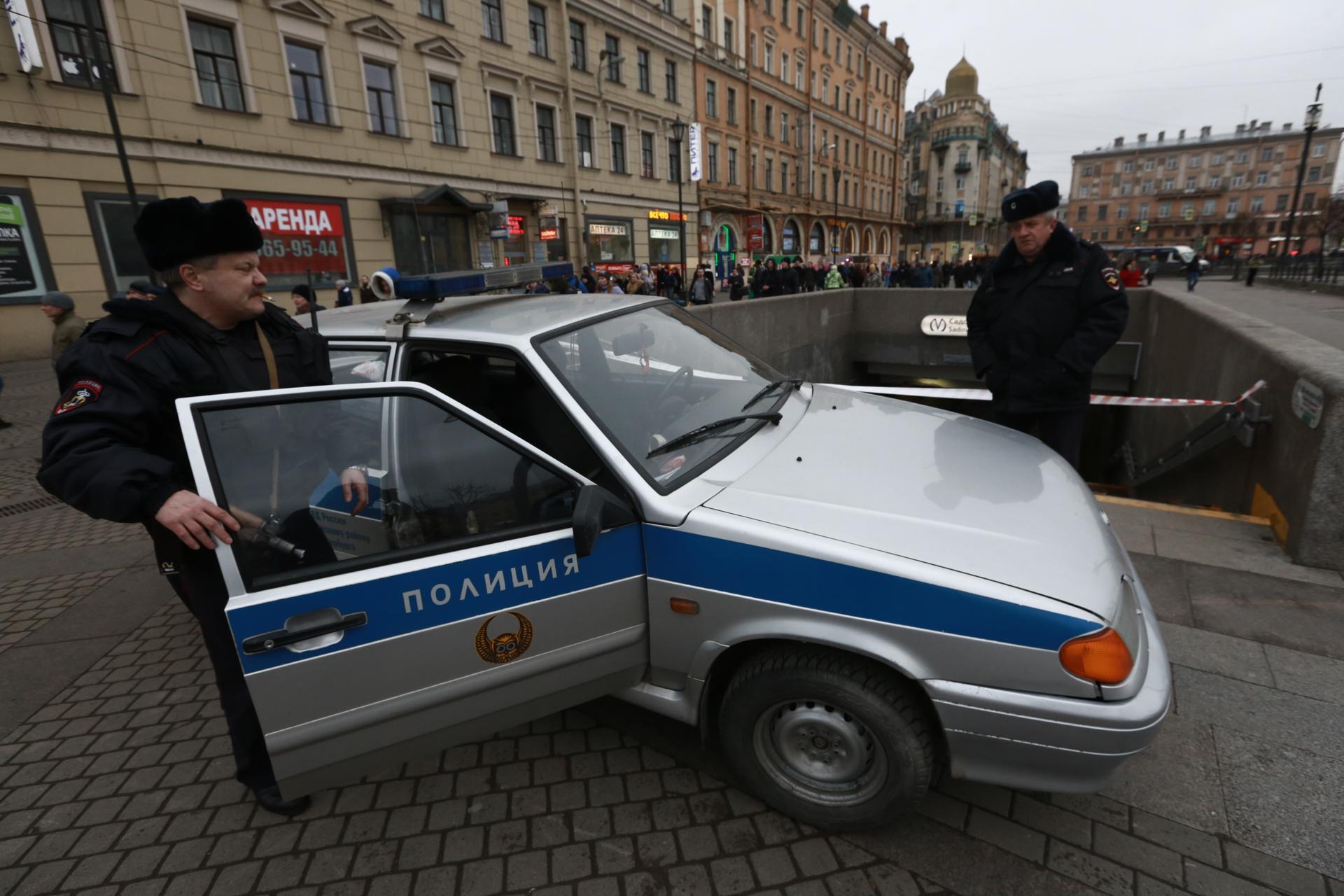 Полиция спб фото В Петербурге за взятку в 1 млн рублей задержана следователь