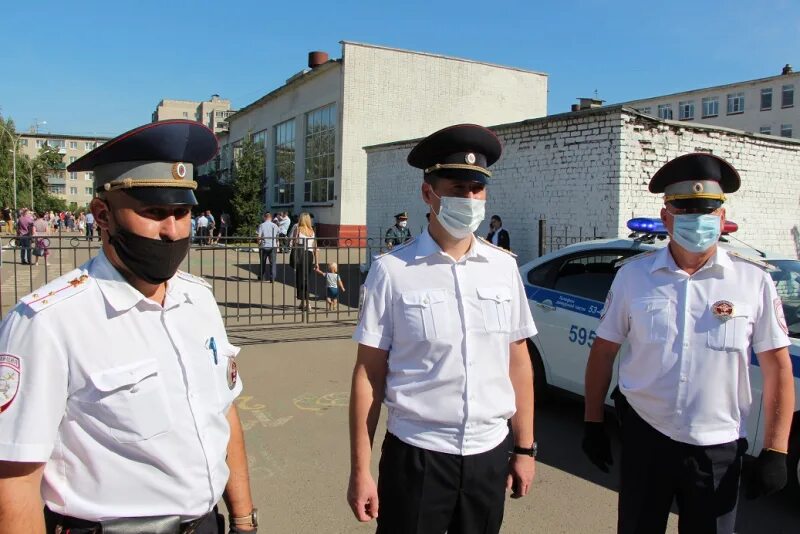 Полиция тамбов фото Последние звонки" в школах области проходят под охраной более 600 полицейских Та