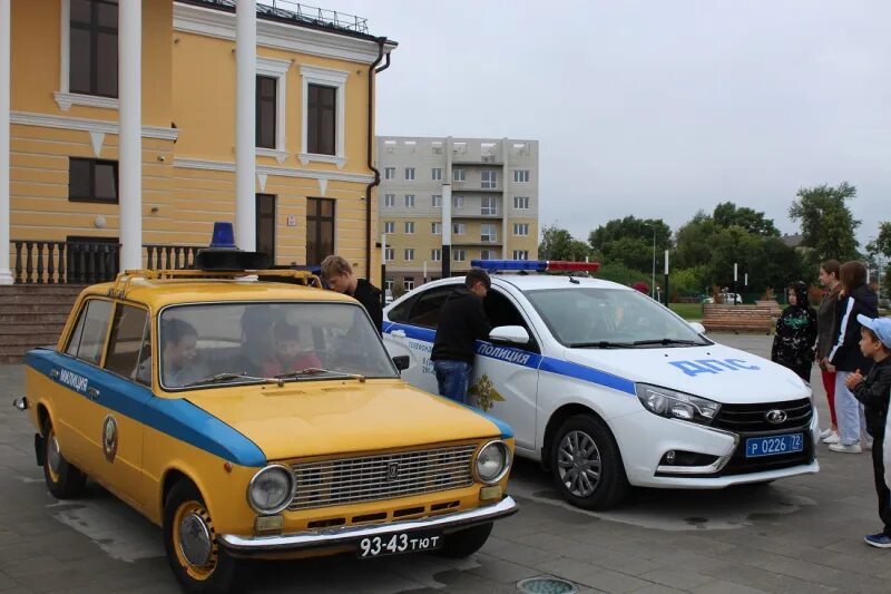 Полиция тюмени фото В Тюменской области воспитанники социального центра посетили выставку, организов