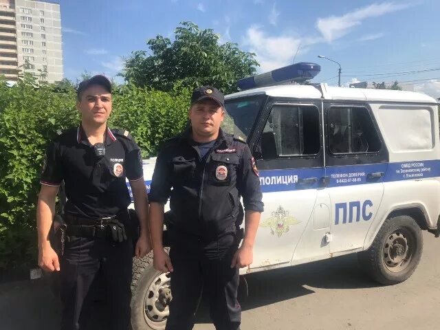 Полиция ульяновск фото Ульяновские полицейские спасли мужчину, пытавшегося выпрыгнуть из окна