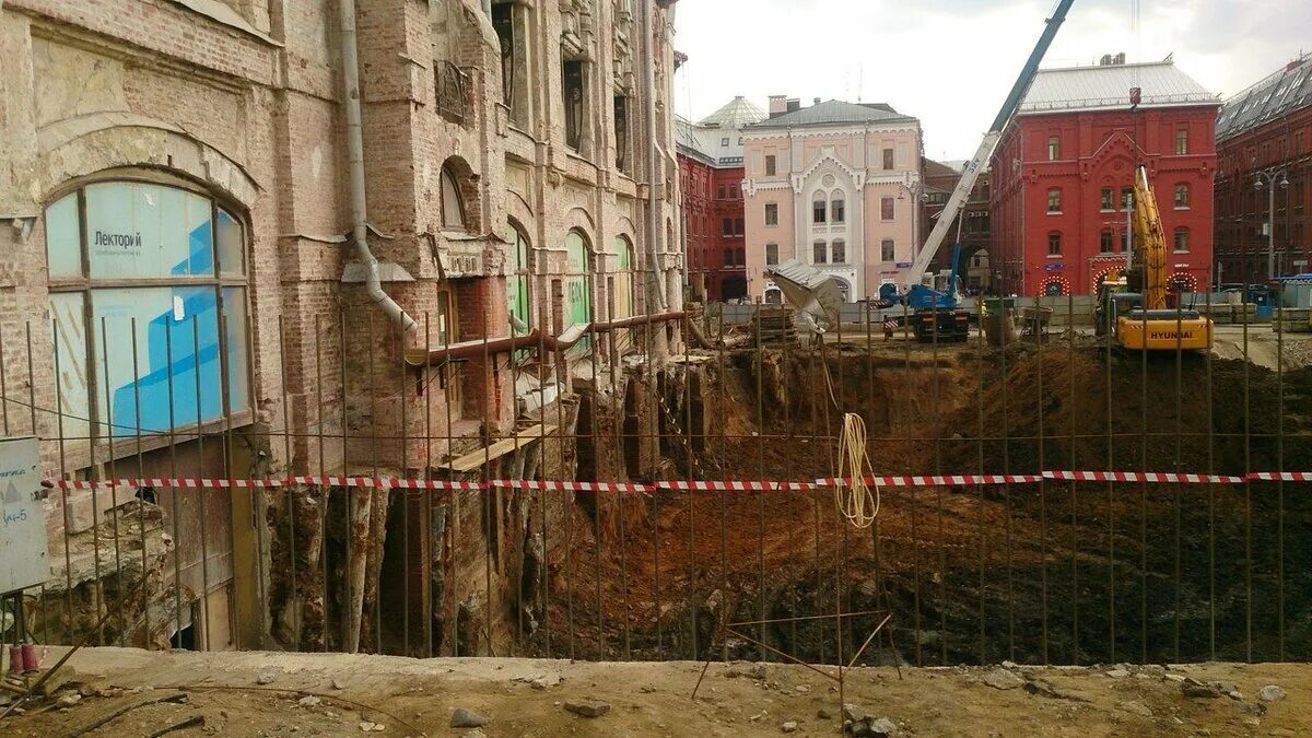 Политехнический музей раскопки фото Тайна древних закопанных зданий. Три версии произошедшего Наука наизнанку Дзен