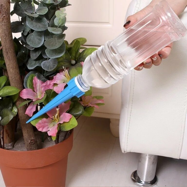 Полив комнатных растений фото Купить Комплект для полива растений Watering Spike (4 шт.) Мелеон