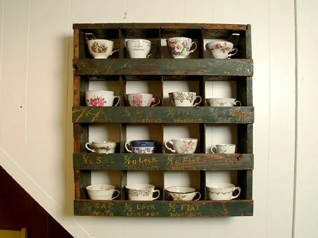 Полка для кружек деревянная фото this would be perfect for displaying my grandma's teacups at my house. totally a