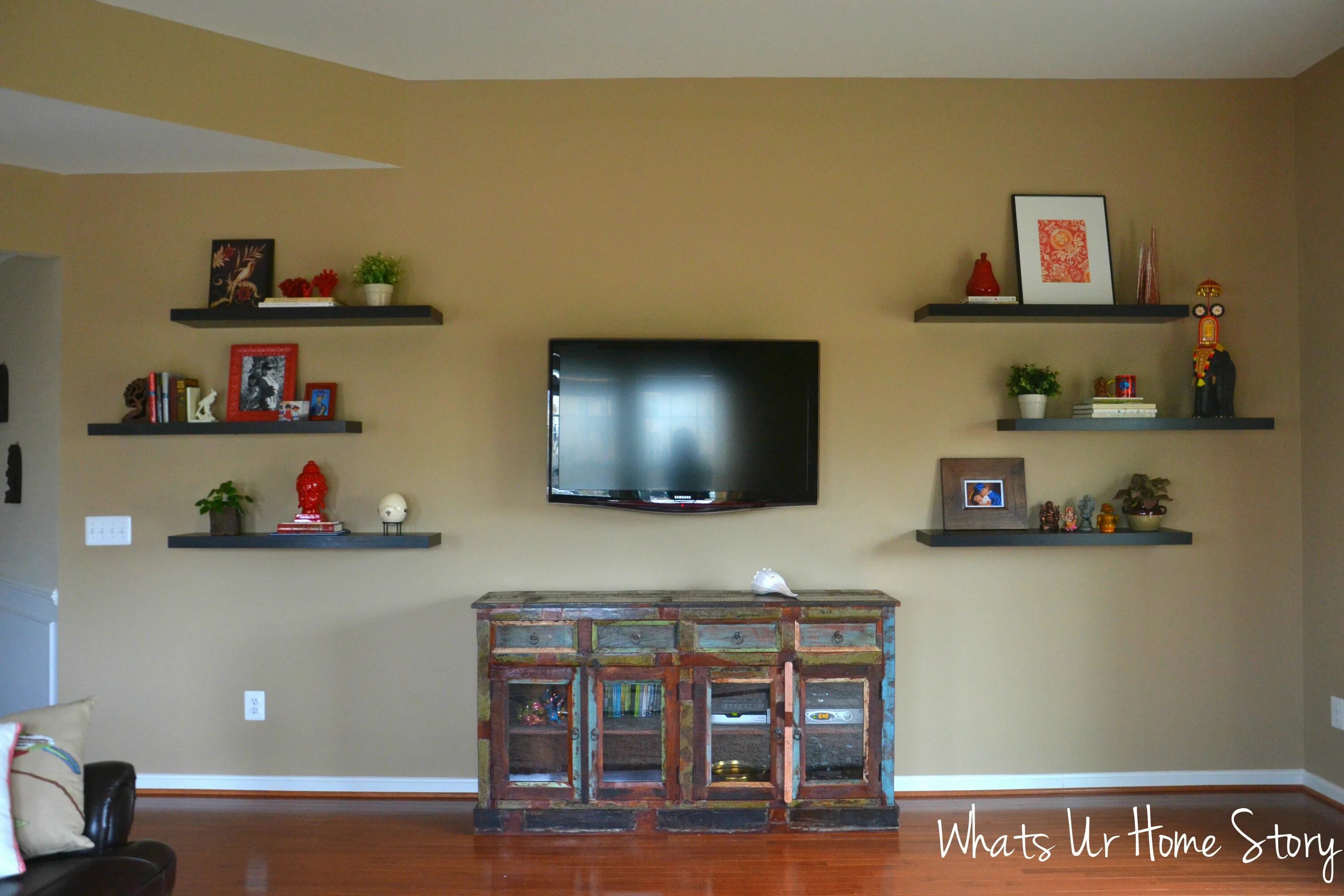 Полка над телевизором на стене в интерьере How to Decorate Around a TV with Floating Shelves Whats Ur Home Story Floating s