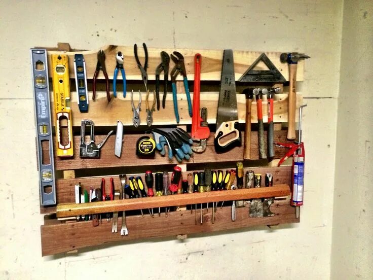 Полки для инструмента фото Pallet Tool Wall Tool storage diy, Tool organization diy, Tool organization