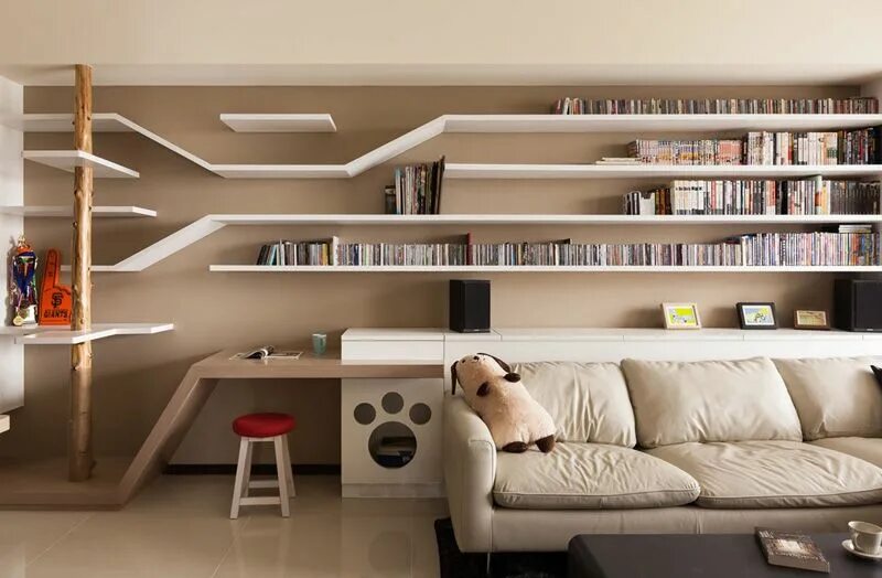 Полки в интерьере комнаты The Custom Shelving In This Home Keeps The Cat Happy Cat shelves, Home, Cat clim