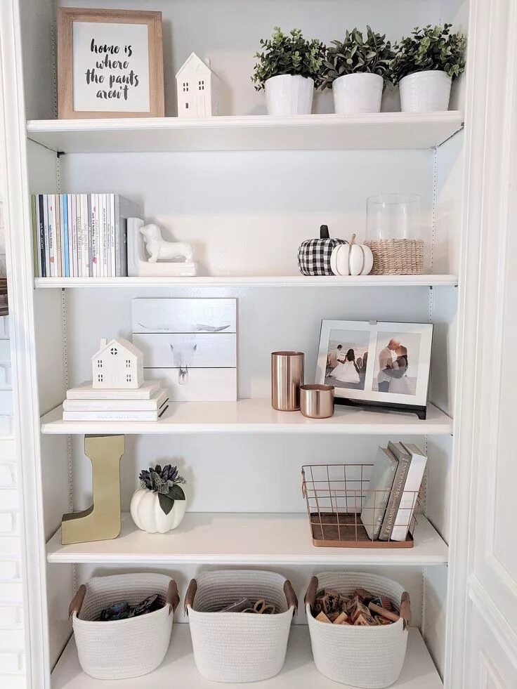 Полки в комнате фото How to Decorate Shelving - arinsolangeathome Shelf decor living room, Living roo