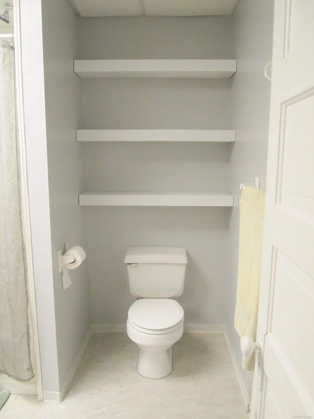 Полки в туалете за унитазом фото How to Build DIY Floating Shelves Reality Day Dream Shelves over toilet, Toilet 