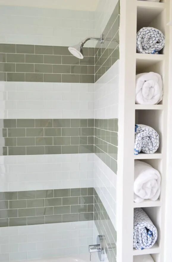 Полки в ванную комнату из плитки фото Towel storage Small bathroom, Bathroom inspiration, Bathroom design