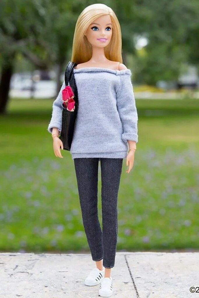 Полная кукла барби фото Barbie Can Finally Wear Flats: 6 Chic Pairs For Her Now Barbie dress fashion, Ba