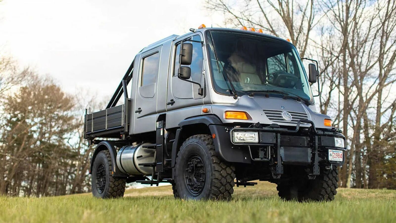 Полноприводные автомобили фото цена Este Mercedes Unimog U 500 es el coloso off-road que andabas buscando Mercedes b