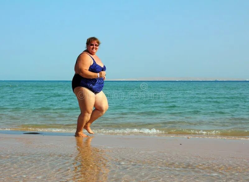 Полные девушки на море фото Overweight Woman Running on Beach Stock Photo - Image of beach, sports: 21691918