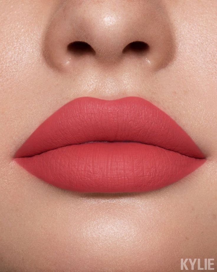 Полные губы макияж Pin on KYLIE JENNER. Lip colors, Matte lips, Lip makeup