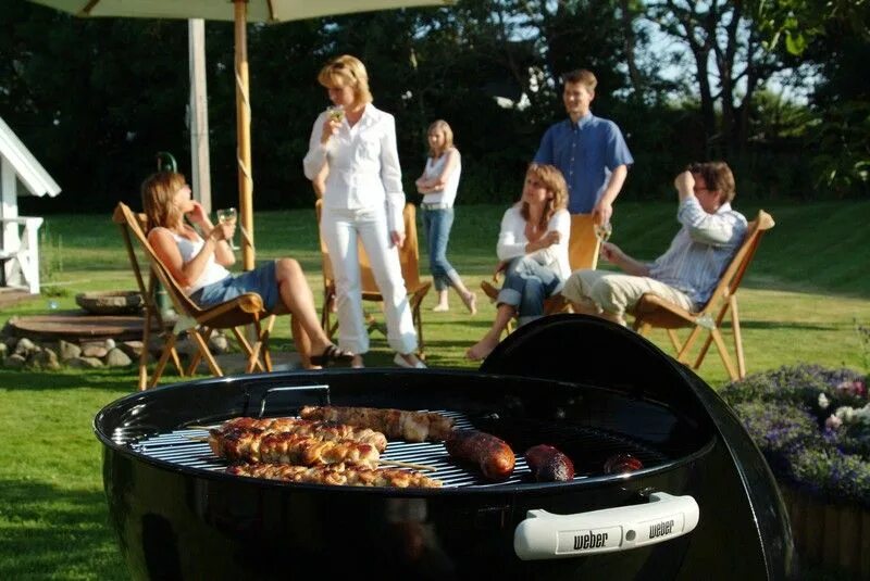 Полные на даче фото Good ol' backyard barbecues Outdoor eating, Summer entertaining, Summer inspirat