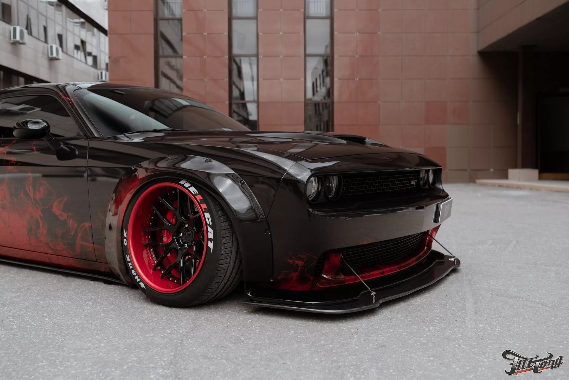 Полный тюнинг авто Dodge Challenger Hellcat. Dodge Challenger Hellcat. Расширение Liberty Walk, кар