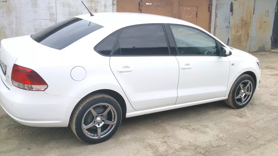 Поло 16 диски фото Диски r 16 и резина к ним - Volkswagen Polo Sedan, 1,6 л, 2012 года колёсные дис