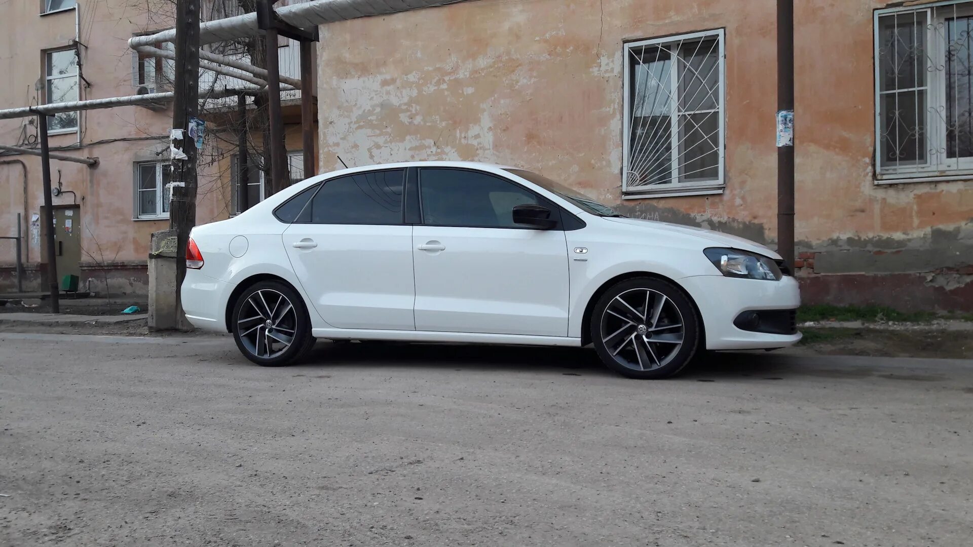 Поло диски фото Volkswagen Polo Sedan 1.6 бензиновый 2013 SUPERCHARGED на DRIVE2