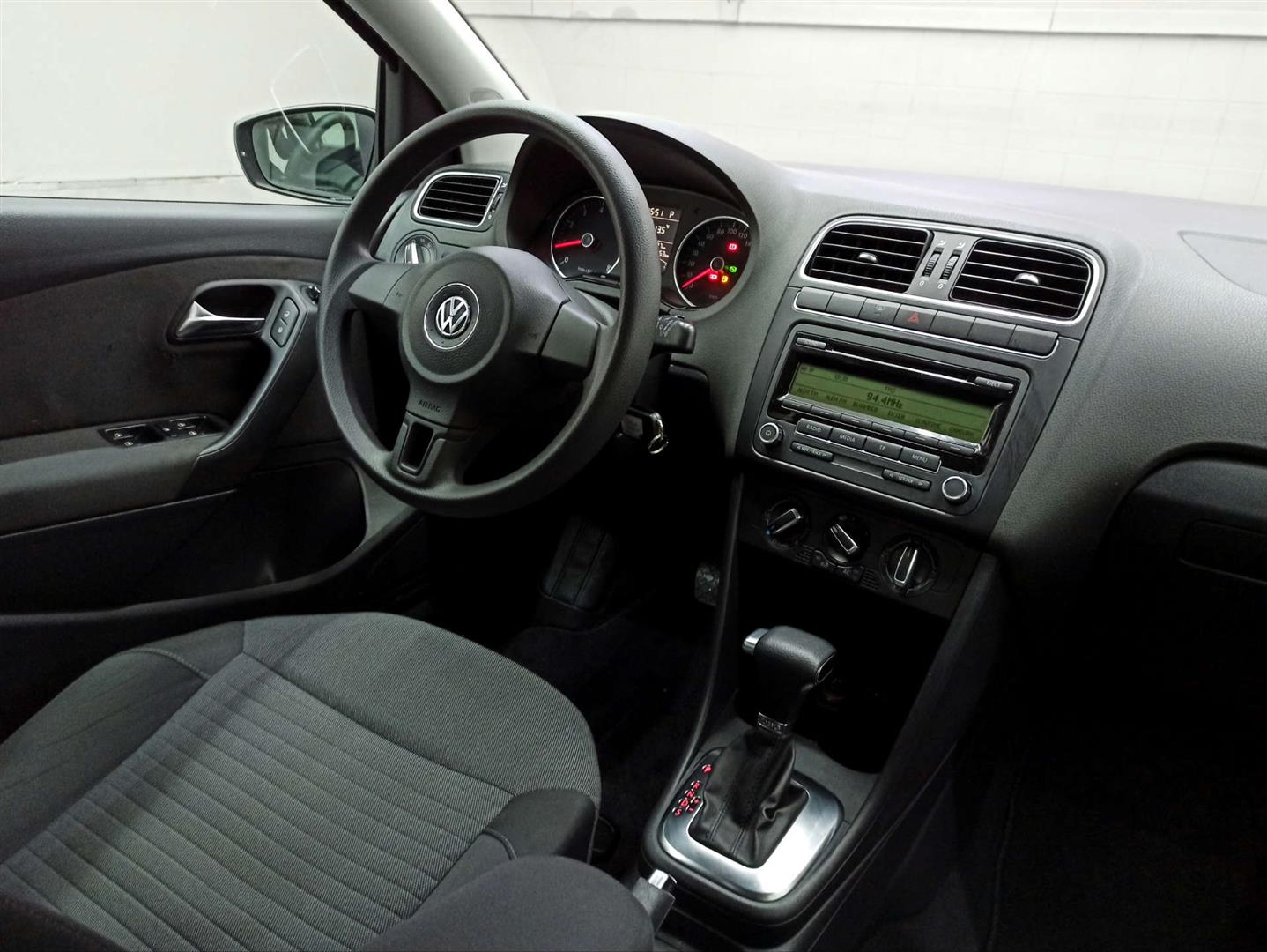 Поло интерьер фото VOLKSWAGEN POLO / 1.4 16V COMFORTLINE TIPTRONIC Benzin