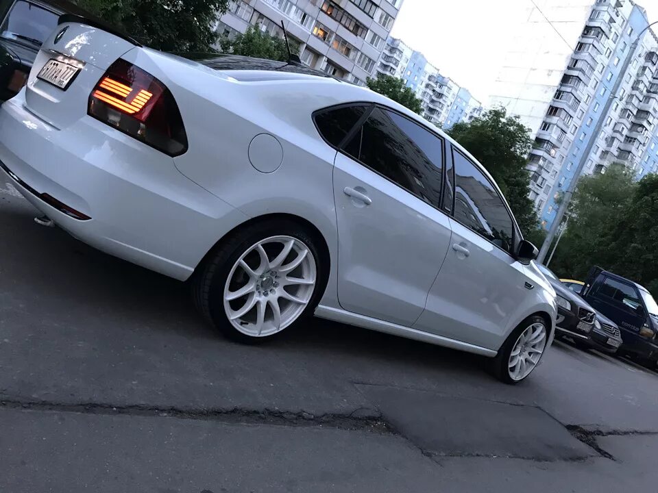 Поло на 17 дисках фото Work CR-Kiwami 17 8.0j - Volkswagen Polo Sedan, 1,6 л, 2017 года колёсные диски 