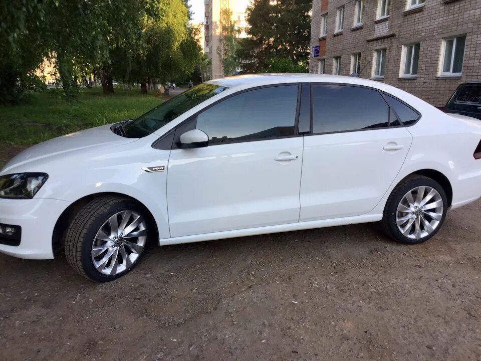 Поло на дисках r16 фото #3. Диски+резина R17 - Volkswagen Polo Sedan, 1,6 л, 2019 года тюнинг DRIVE2