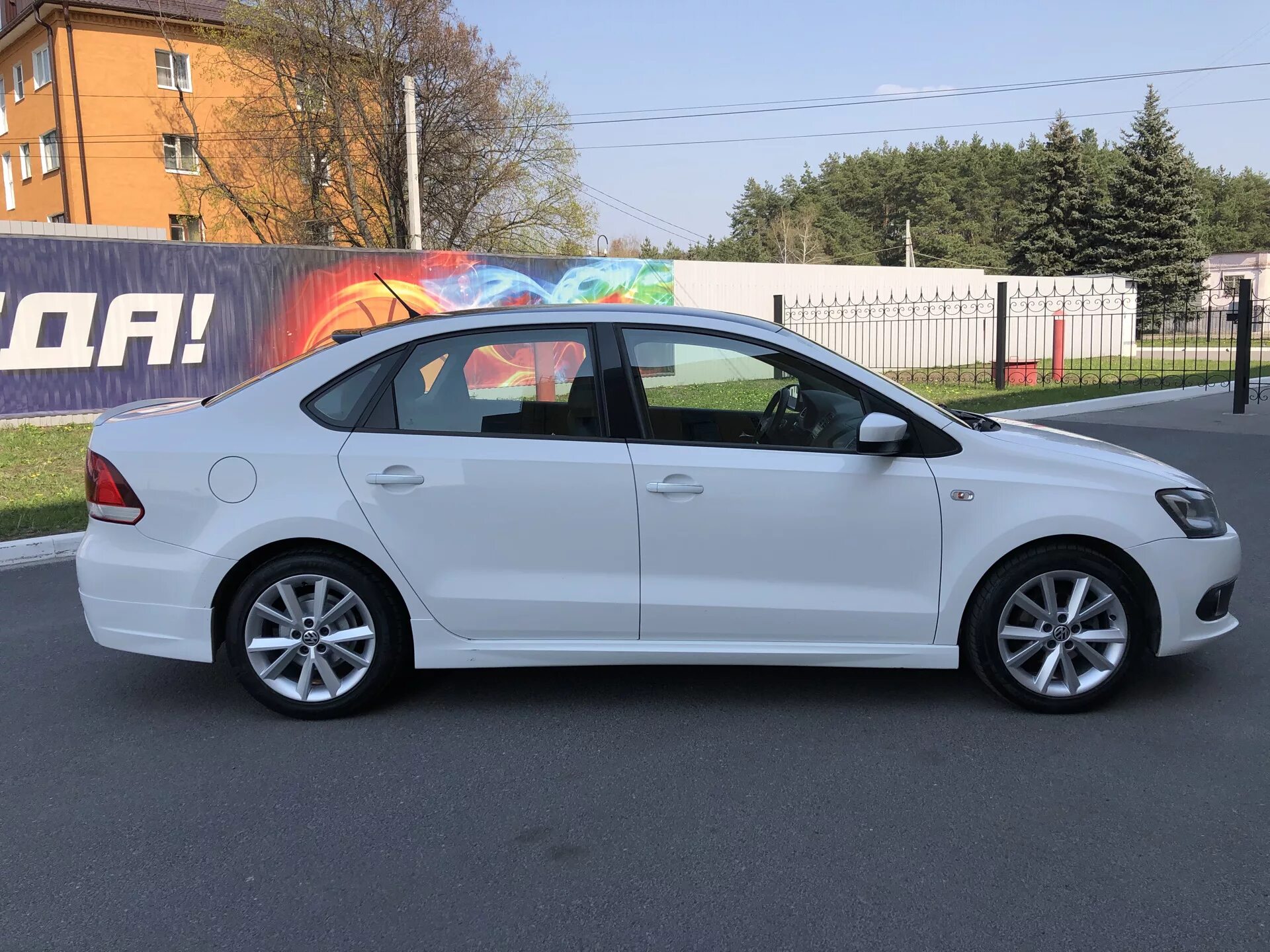 Поло на дисках r16 фото Antia R16 на чистой машине - Volkswagen Polo Sedan, 1,6 л, 2013 года мойка DRIVE