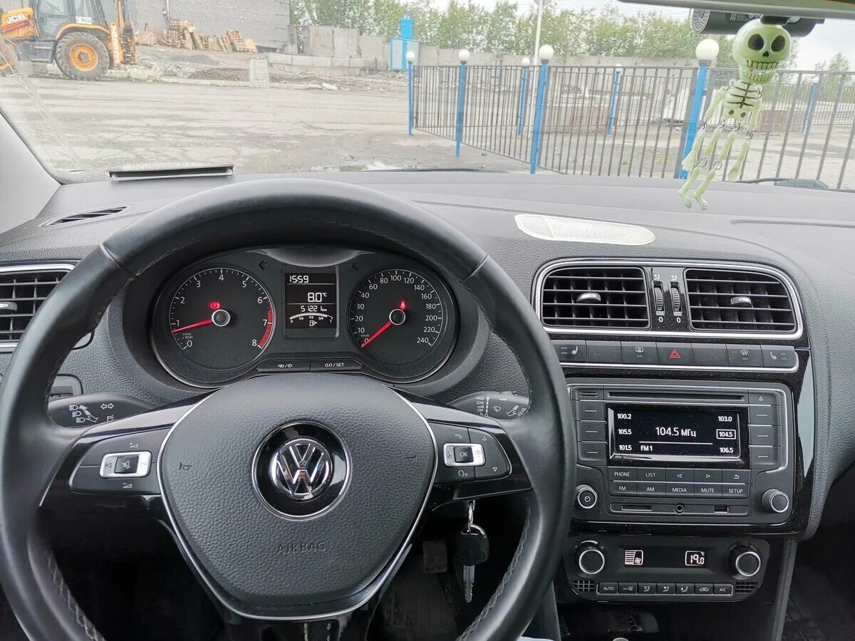 Поло панель фото Купить б/у Volkswagen Polo V Рестайлинг 1.6 MT (110 л.с.) бензин механика в Мурм