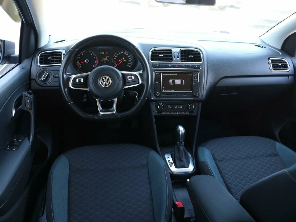 Поло салон фото Купить б/у Volkswagen Polo V Рестайлинг 1.6 AT (110 л.с.) бензин автомат в Ворон