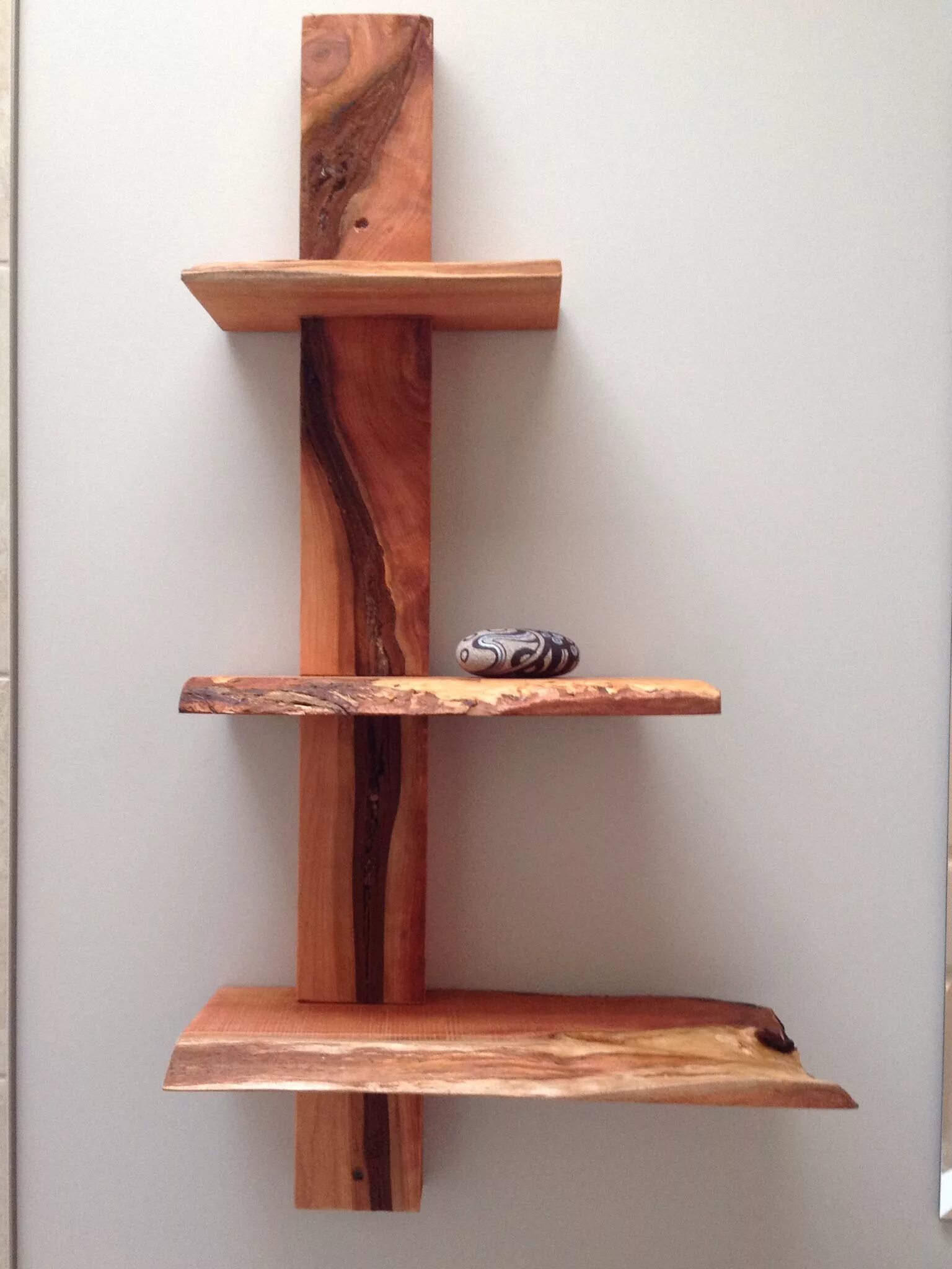 Полочка из дерева фото Live edge cedar shelves. By JulieAnne Hage Ahşap raf, Ahşap işleme, Ahşap