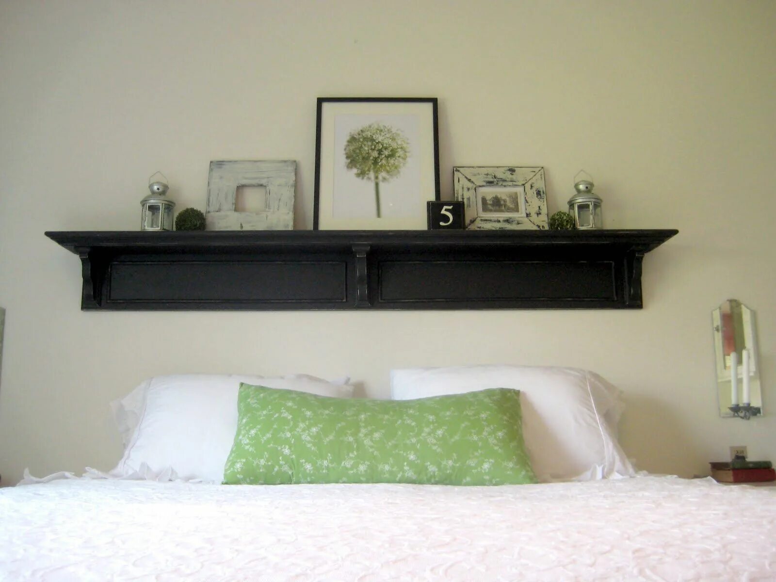 Полочки над кроватью в спальне интерьер Headboard Shelf Reveal Headboard with shelves, Home, Home decor bedroom