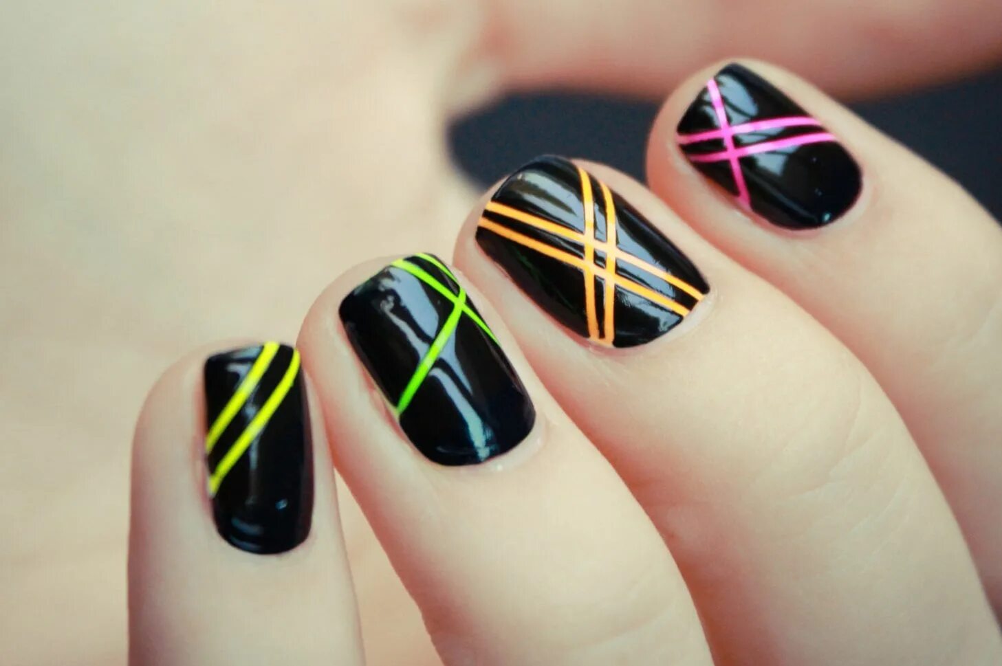 Полоски на ногтях дизайн фото Маникюр на короткие ногти - фото 2020 года Nail art, Stylish nails, Beautiful na