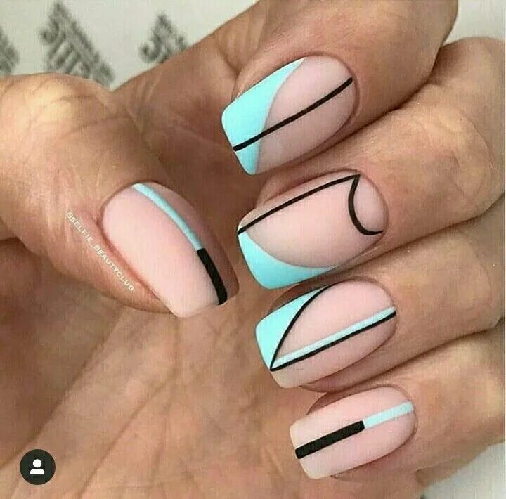 Полоски в маникюре стильно Pin en Idei unghii Manicura de uñas, Manicura para uñas cortas, Manicura