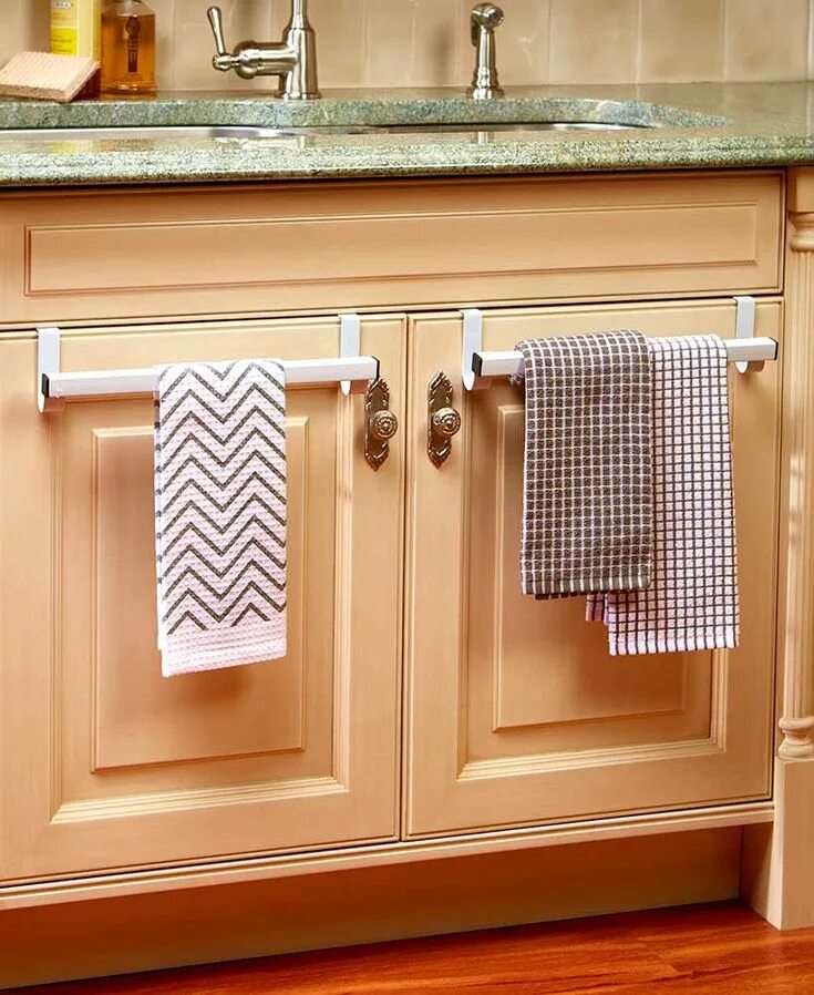 Полотенца на кухне в интерьере Sets of 2 Over-the-Cabinet-Door Towel Bars The Lakeside Collection Cabinet doors