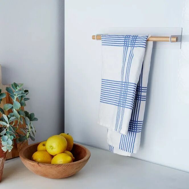 Полотенца на кухне в интерьере Yamazaki Home Magnetic Kitchen Towel Holder, Steel & Wood, Large Kitchen towels 